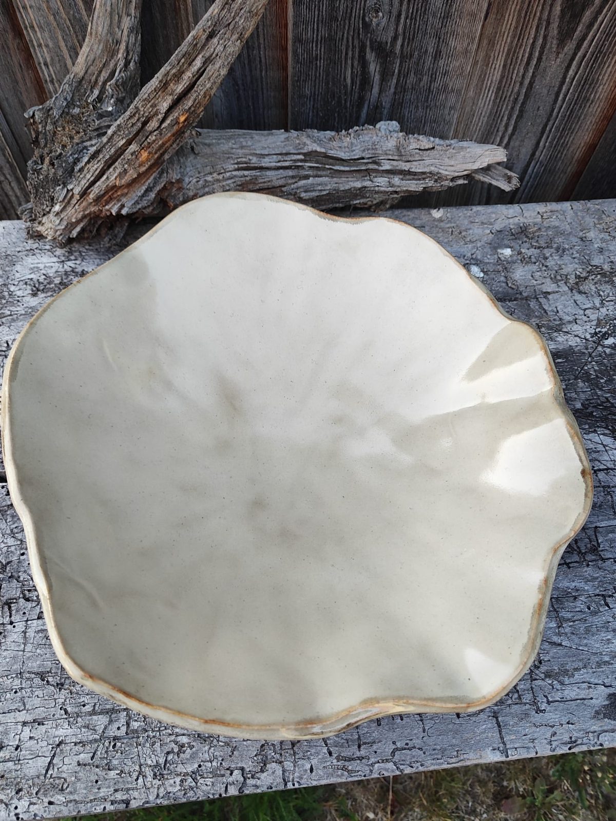 Babybauchschale in Creme mit natürlicher Randstruktur
